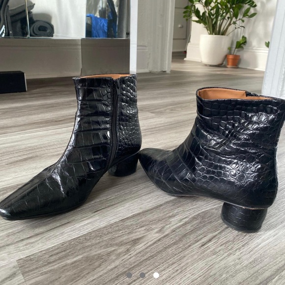 Loq Matea Black Croc Ankle Boots 